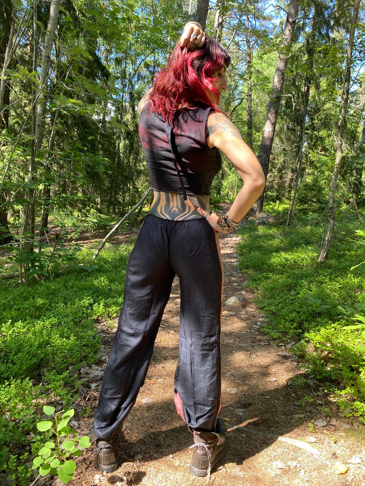 Suspender pants in ryon fabric with elastic lace on the sides
