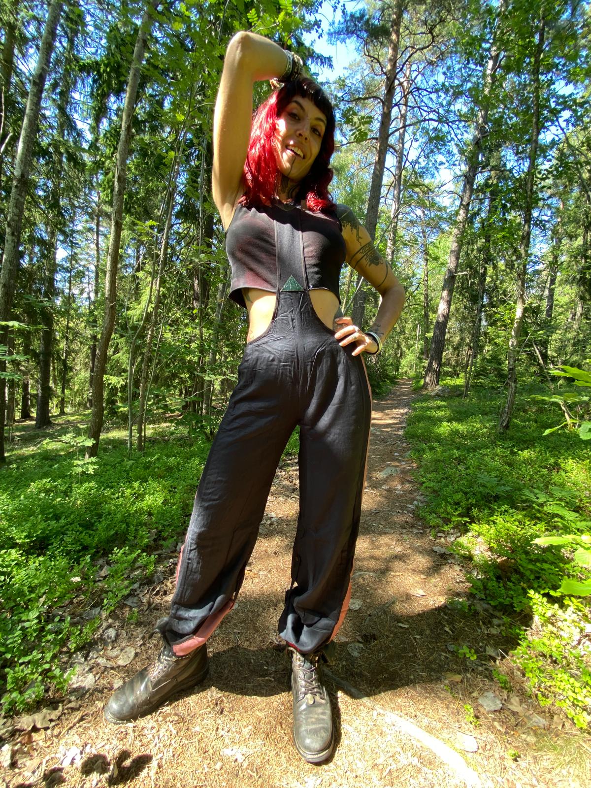 Suspender pants in ryon fabric with elastic lace on the sides